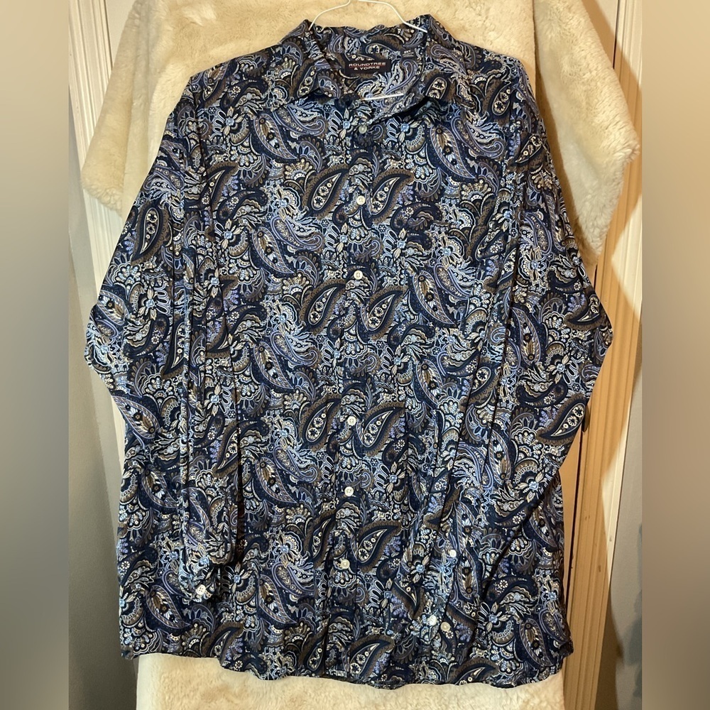 Roundtree & Yorke Blue Paisley Button Down Shirt